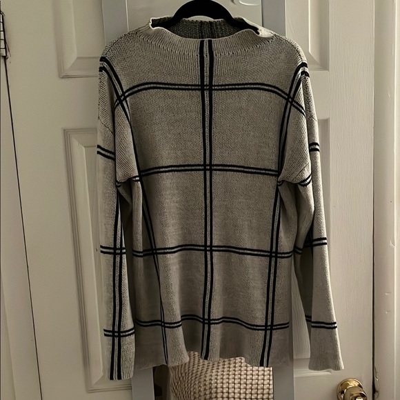 SHEIN Gray Plaid Turtleneck Sweater - Picture 1 of 1